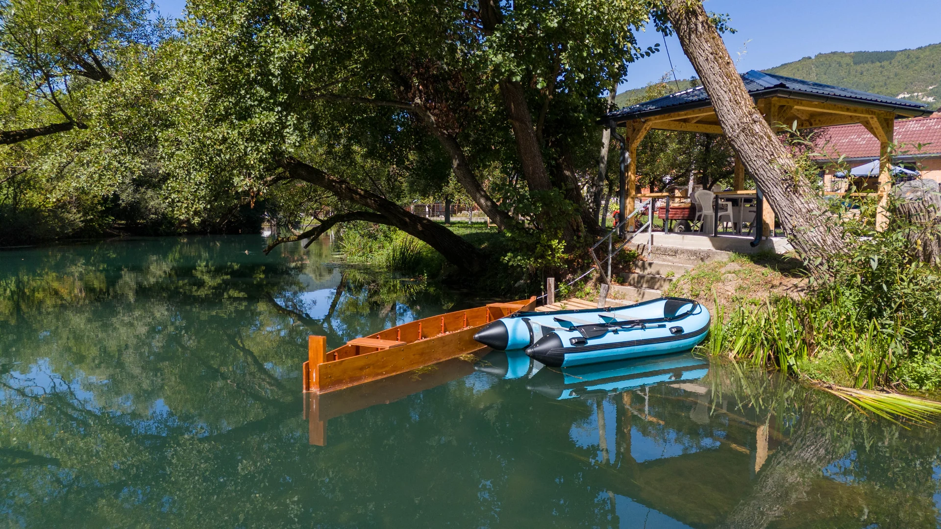 Boot am Ufer der Pliva