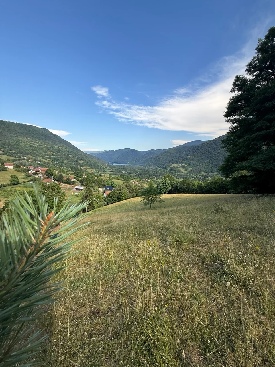 Panoramablick vom Ćamluk über das Pliva-Tal, die Berge und den Plivsko Jezero